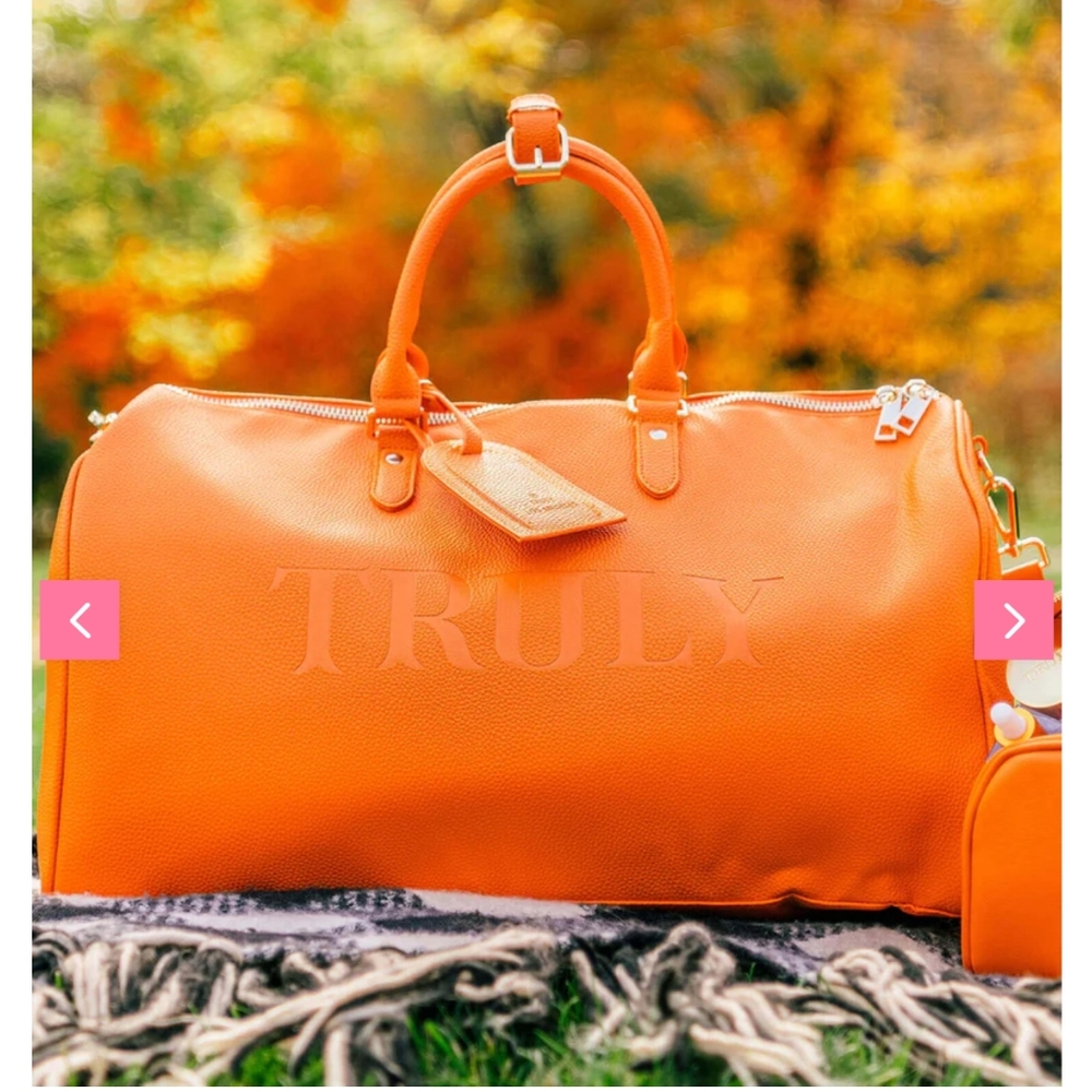 🎅 🟧 TRULY Fall Duffle Bag NWT